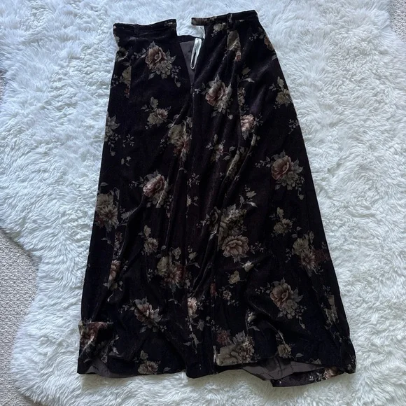 Japanese Luxury Brand: 90s Vintage brown velvet floral set matching vest + skirt - Picture 3 of 8